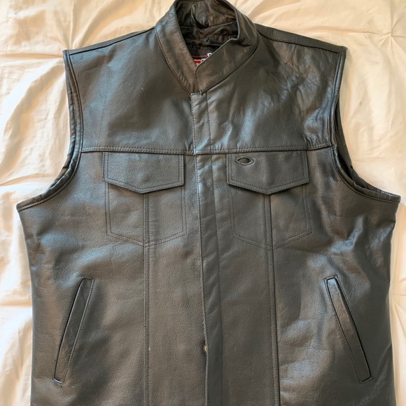 Men’s Leather Biker Vest - Picture 1 of 3